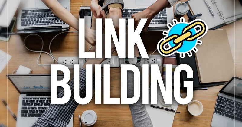 What are internal links and how do they differ from external links?